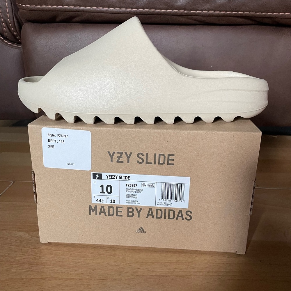 Adidas Yeezy bone slide